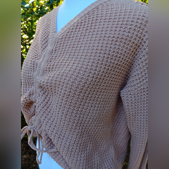 Waffle knit drawstring sweater - Picture 6 of 9